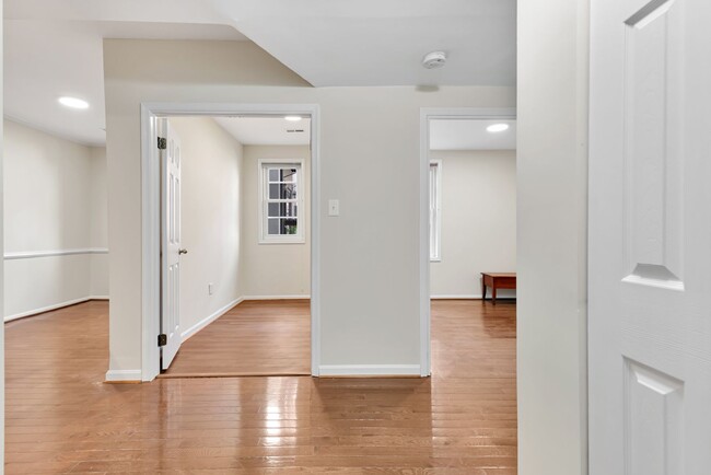 4 bedroom - Great NW DC location - 4 bedroom - Great NW DC location House