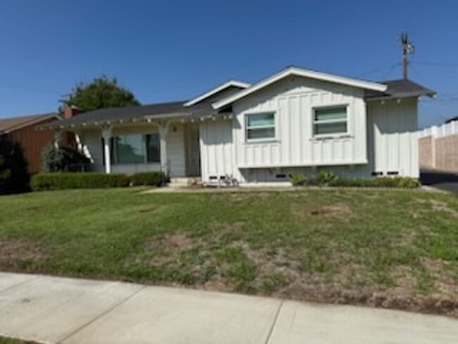 Photo - 257 E Benbow St