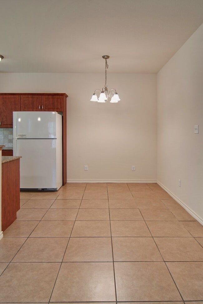 Photo - Immediate Move in! HUGE 3/3 duplex just Mi...