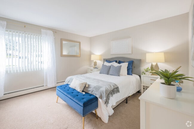 1BR, 1BA - The Laurel - 740SF Bedroom - Willowbrook