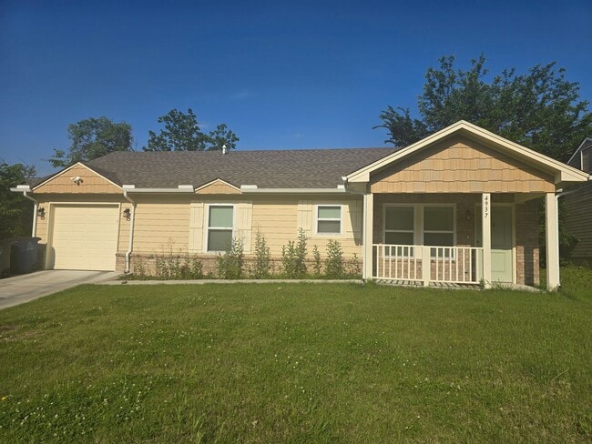Building Photo - Modern comfort meets convenience in this b... Rental