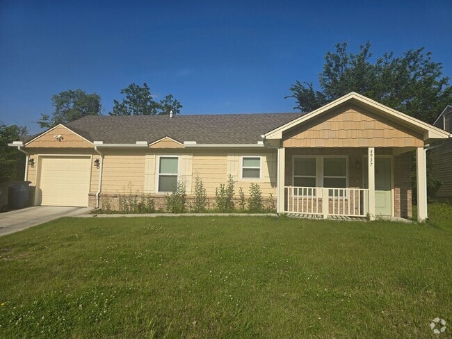 Building Photo - Modern comfort meets convenience in this b... Rental