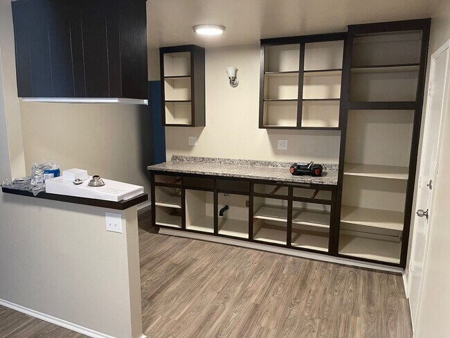 Photo - 1160 Hollister St Unidad 8