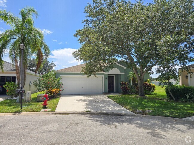 Building Photo - 4 Bedroom 2 Bathroom in Waterford Lakes Rental