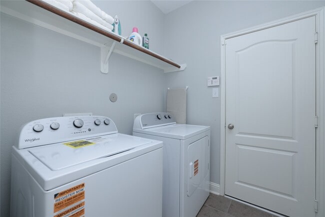 Photo - 19 Canterborough Pl