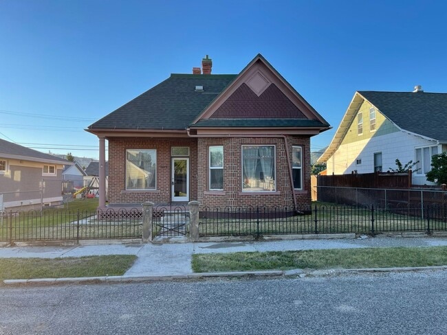 Building Photo - Charming one bedroom cottage on the flats.
