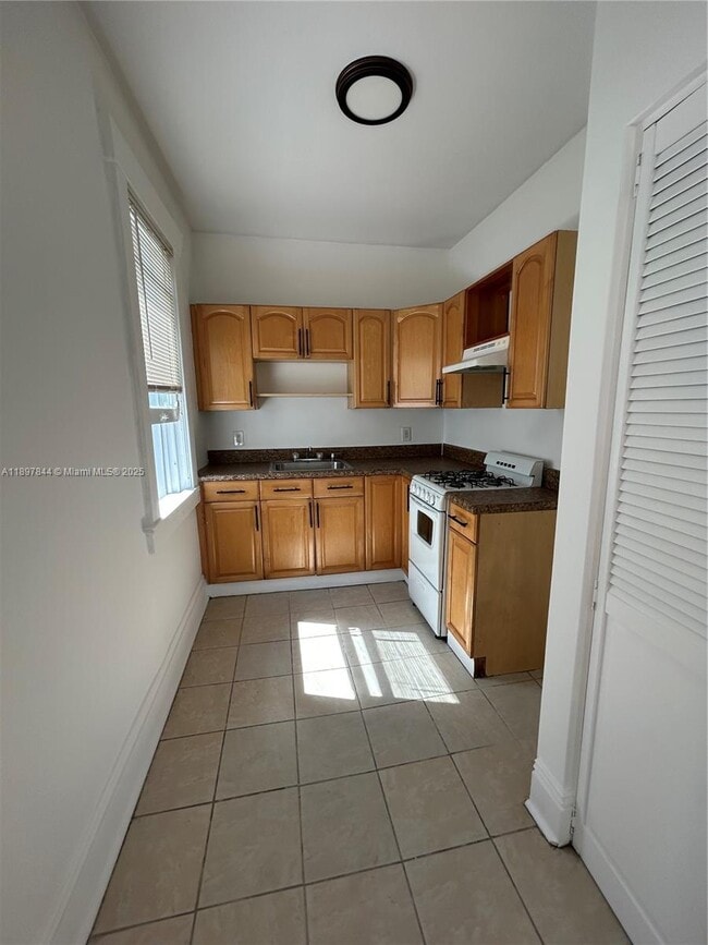 Photo - 529 NE 66th St Unidad 8