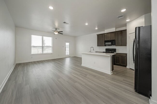 8468 Adelaide Dr