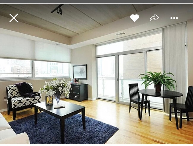 Building Photo - 630 N Franklin St Unit 921