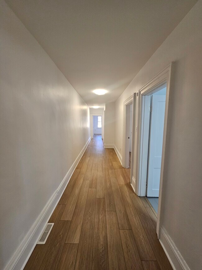 Photo - 1309 Gerrard St E Unit 2