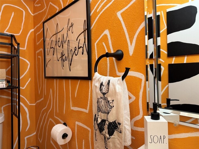 Photo - 1010 Melneeka Ln