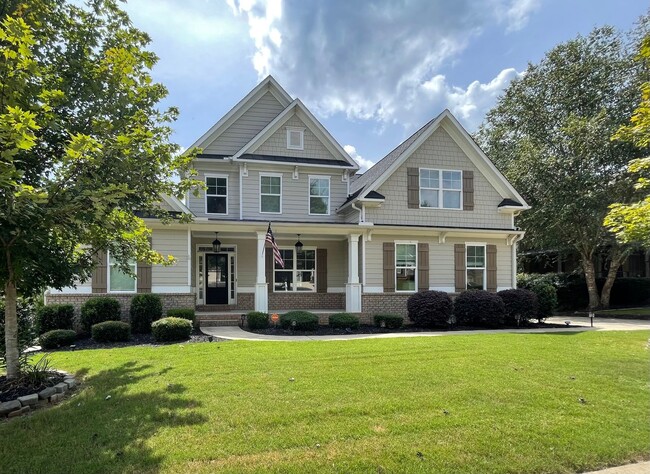 Building Photo - Gorgeous 4 bedroom 3.5 bath home in desira...