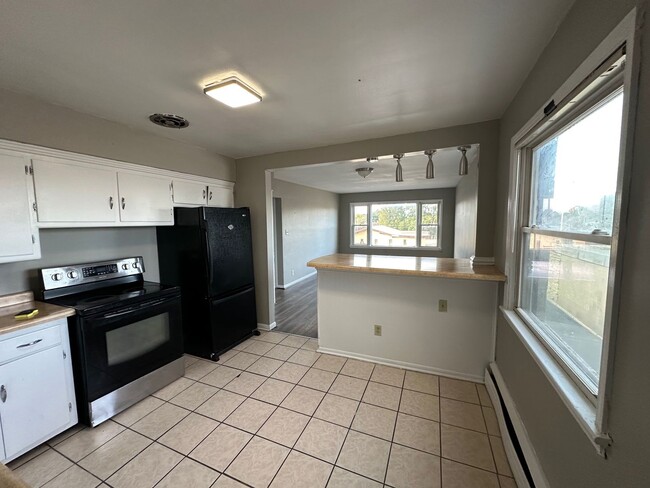 Building Photo - 7105 W Capitol Dr Unit 2