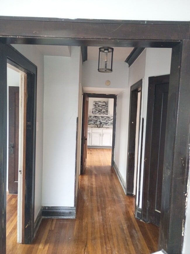 Photo - 611 E 76th St Unidad 2E