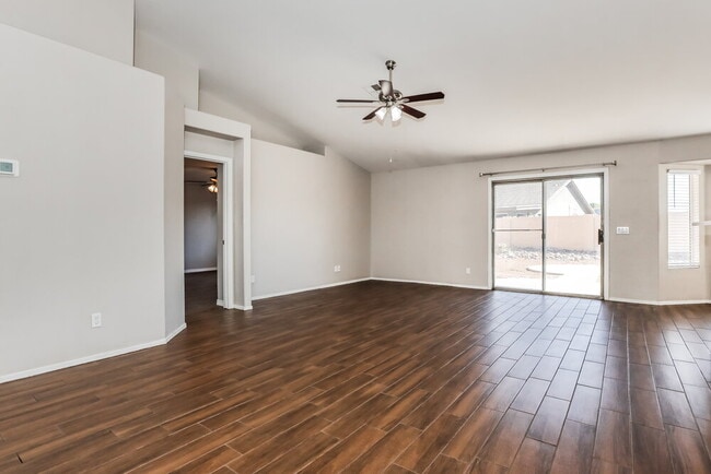 Photo - 523 N Bailey Cir