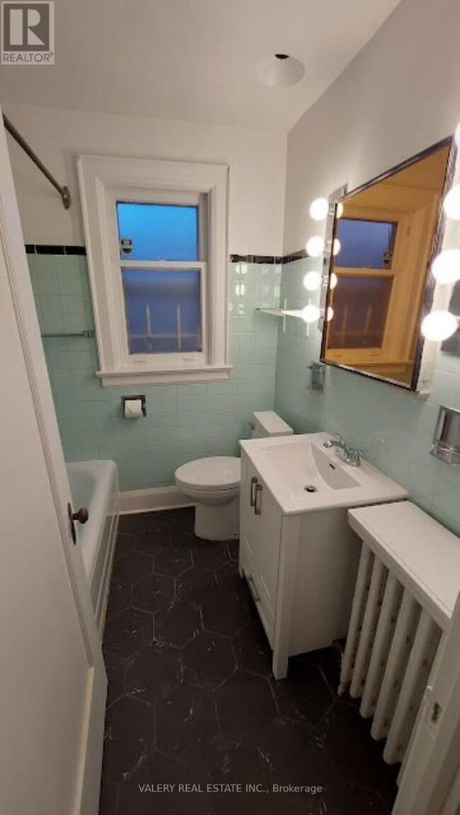 Photo - 130 Glengarry Ave