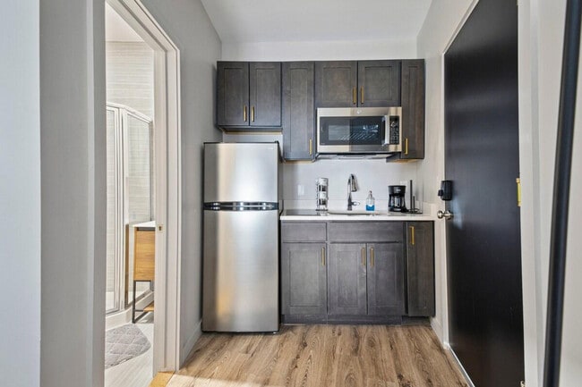 Photo - 20 Low Ave Unit ID1056806P