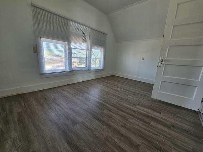 Photo - 415 12th St SE Unit Upper