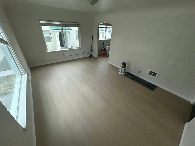 Photo - 400 W 13th St