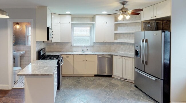 Photo - 302 19th St NE