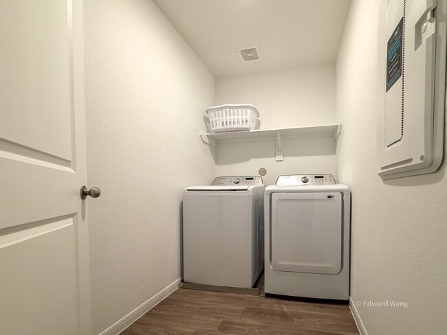 Photo - 1040 Greenshank Dr