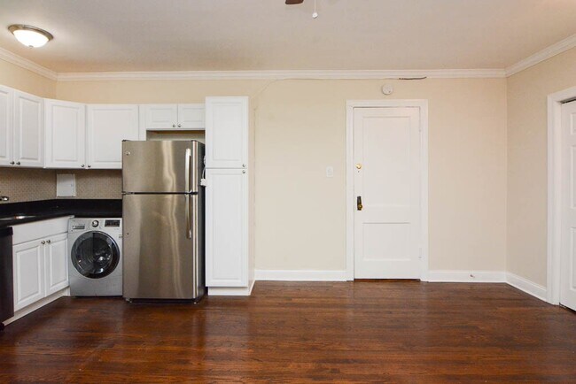 Photo - 3345 N Marshfield Unit 803
