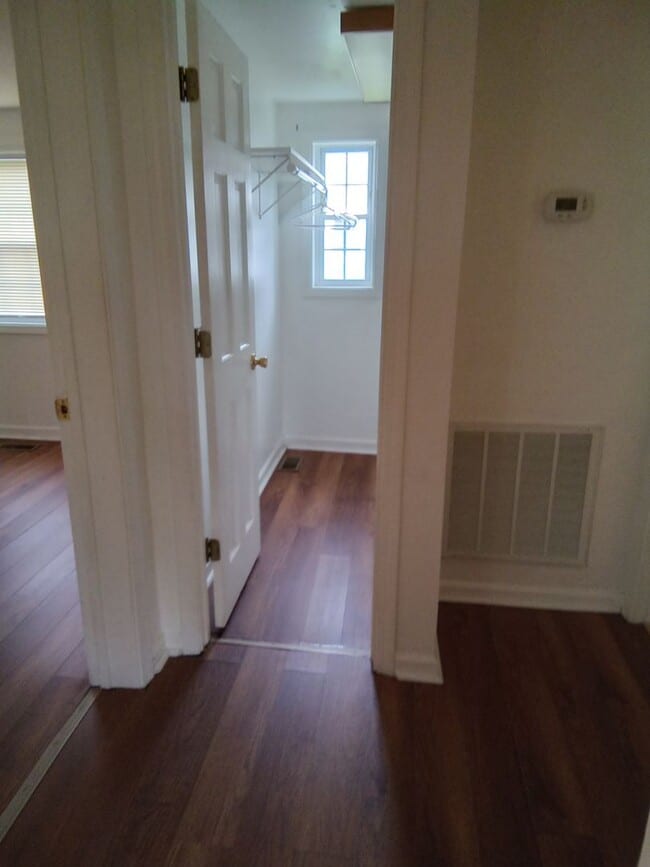 Photo - Maryville 37804 - 1 bedroom, bath in duplex, bottom unit - Contact Sharon Arnwine (865) 313-7215