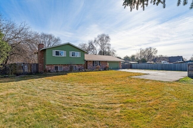 Photo - 420 S Five Mile Rd