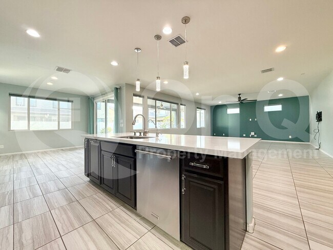 Photo - 261 E Wisteria Dr House