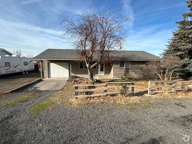 Building Photo - Newly Remodeled 3 Bedroom / 1 Bathroom hom... Rental