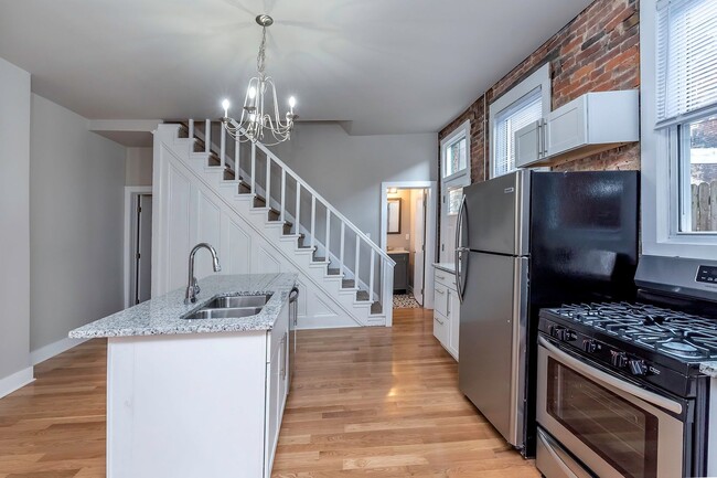 Photo - Remodeled 5 bedroom/2 bathroom in South Side