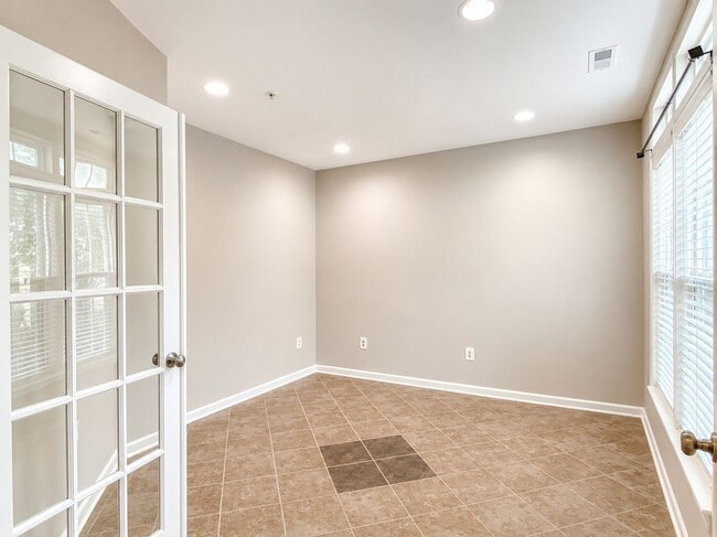 Photo - 1743 Theale Way