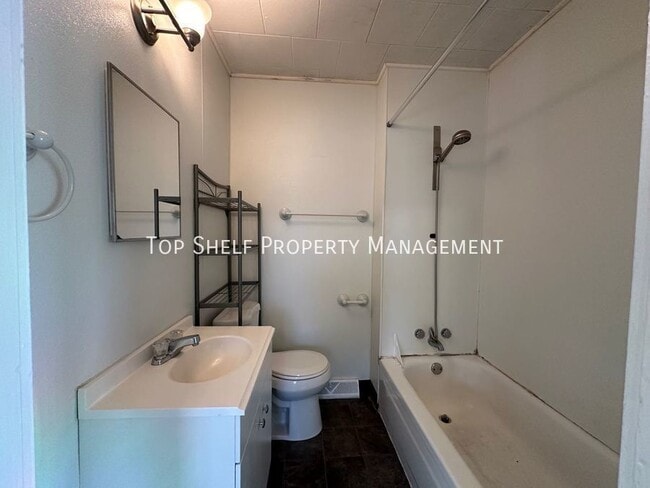 Photo - 2319 E 40th Ct