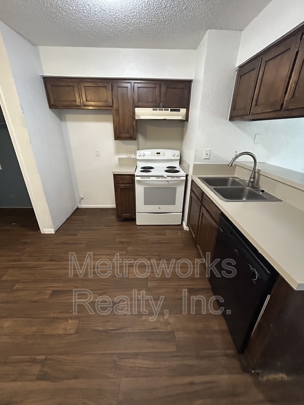 Building Photo - 103 Pine Meadow Dr
