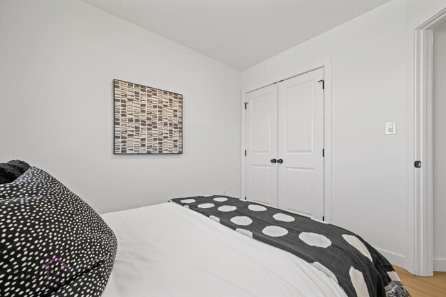 Photo - 11025-11155 155 St NW Unit ID1308633P