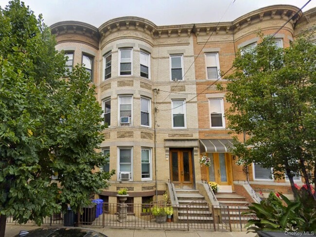 Building Photo - 60-85 71st Ave Unit 3