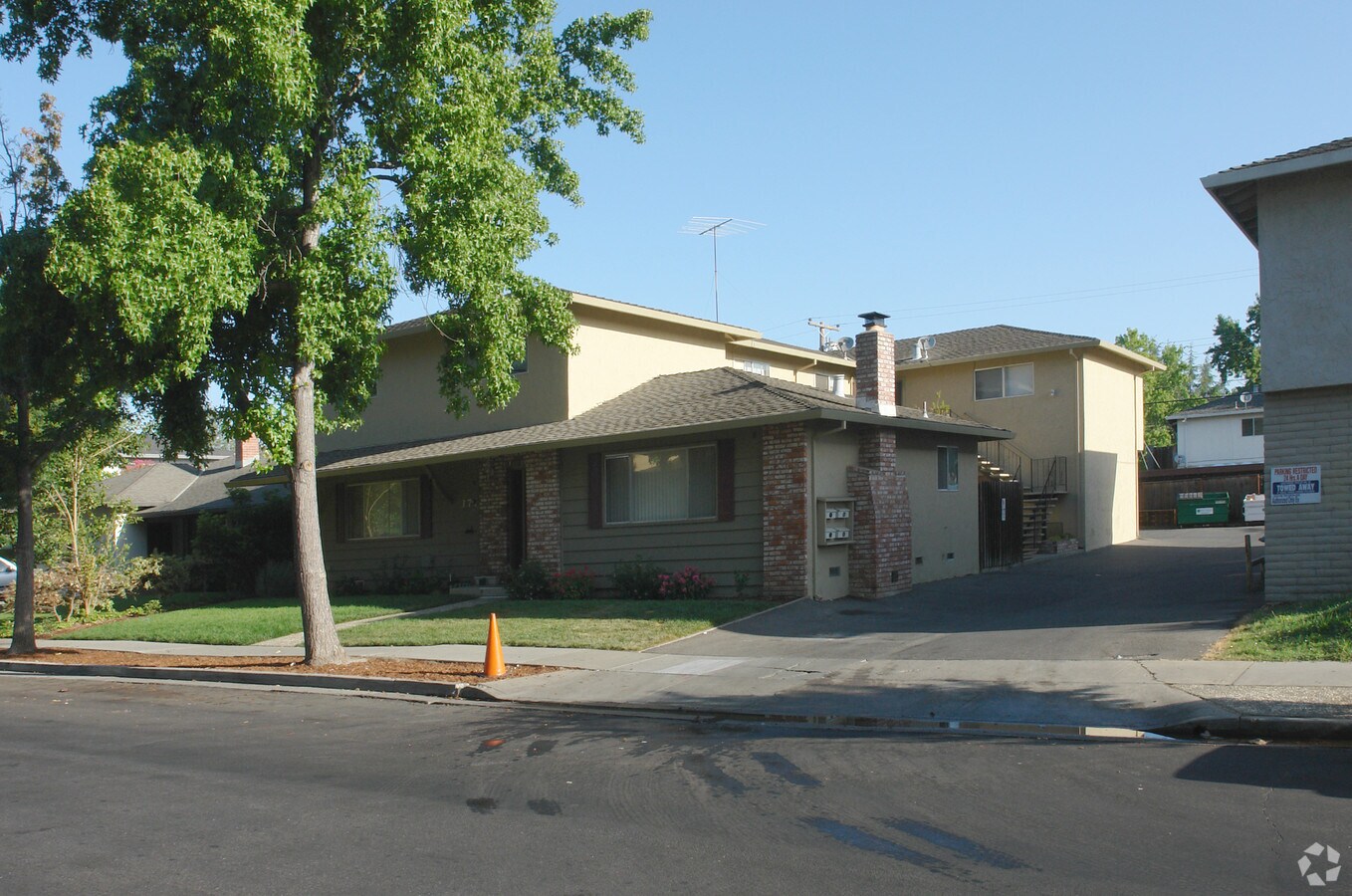 Photo - 171 Hollis Avenue