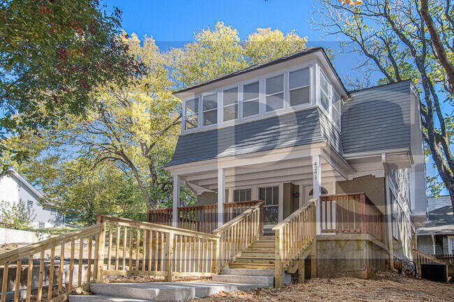 Photo - 4241 Charlotte St