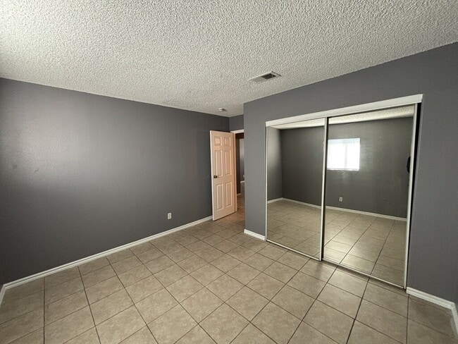 Photo - Charming 2-bedroom, 1-bath upstairs unit located in the Huntridge/Downtown Las Vegas area! Unidad # 4