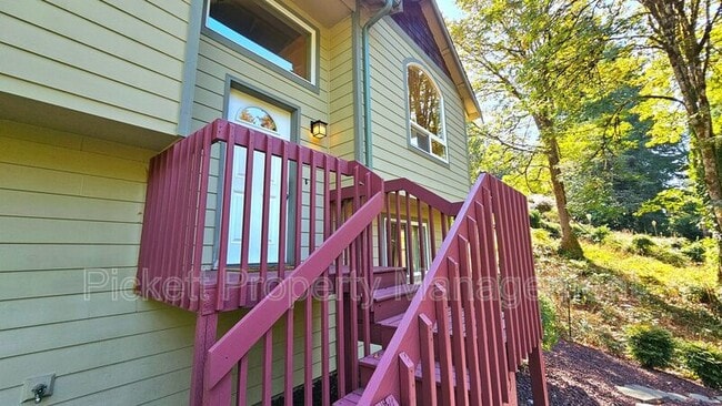 Photo - 1330 Corbet Dr