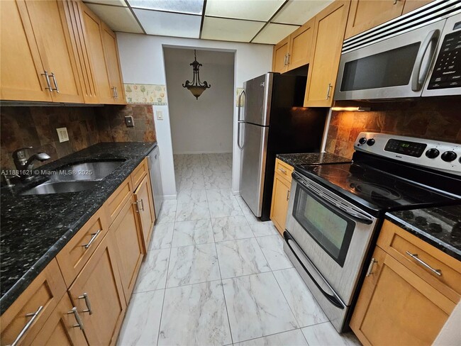Building Photo - 11131 Royal Palm Blvd Unit 5