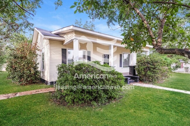 Photo - 2510 4th St E