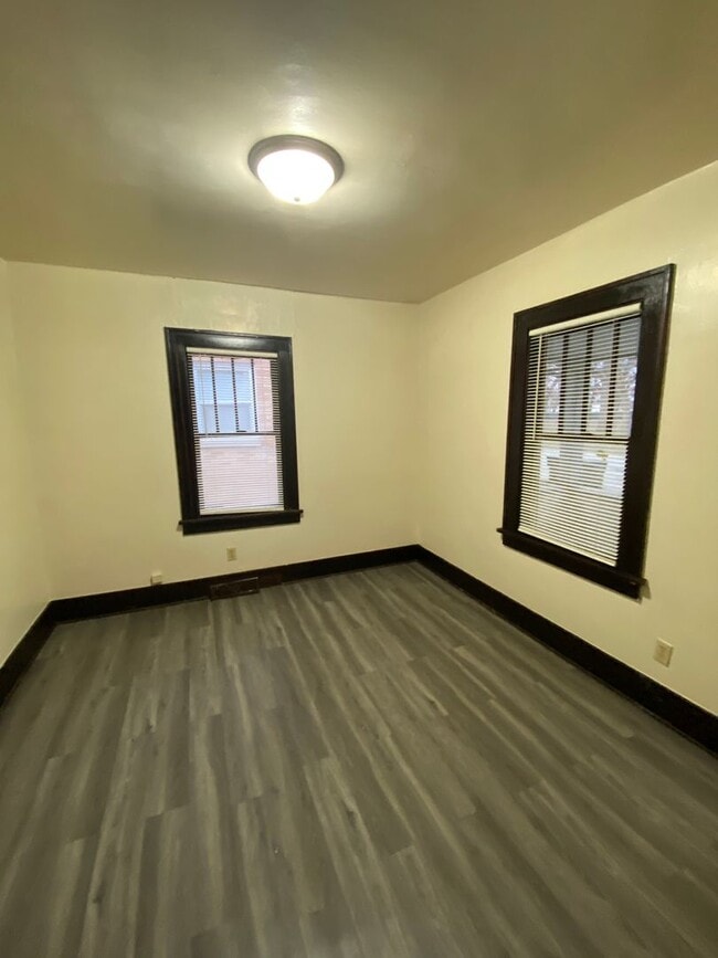 Photo - 2 Bedroom 1 bath with fenced in backyard $1200/mo