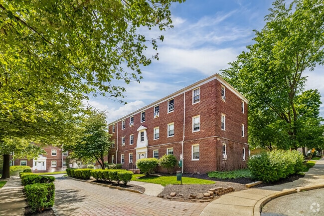 Building Photo - Village Manor Rental