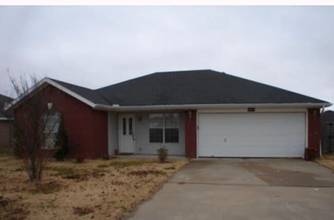 Building Photo - 600 Woods Dr