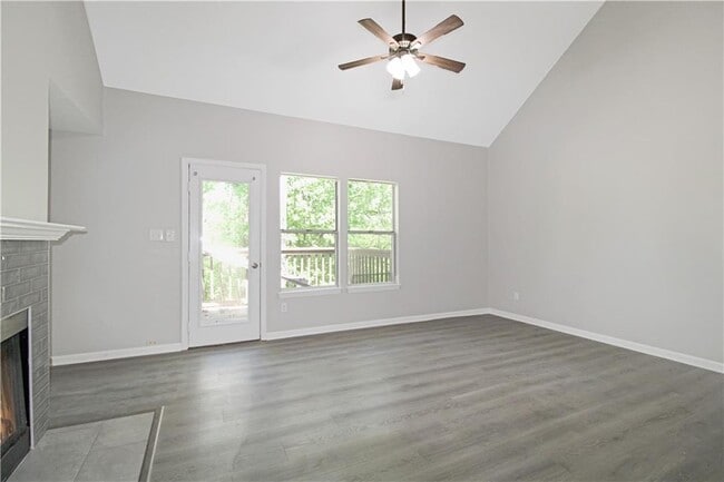 Photo - 204 Ivy Green Ln SE