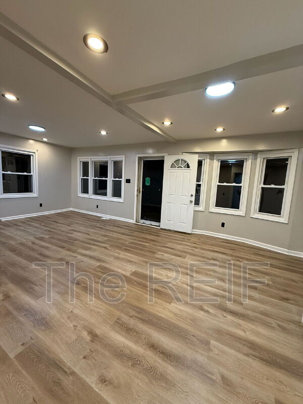Building Photo - 19120 Woodside St Rental