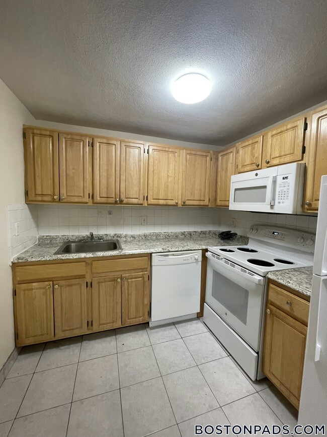 Building Photo - 245 Main St