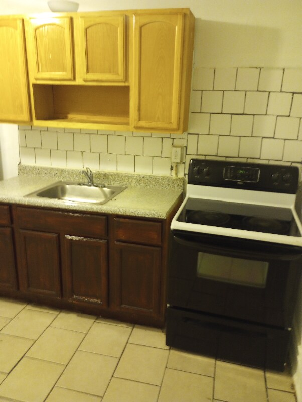 Building Photo - 31xx W Euclid Ave