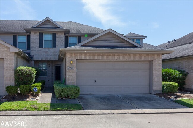 Photo - 2943 Meadowglen Crest